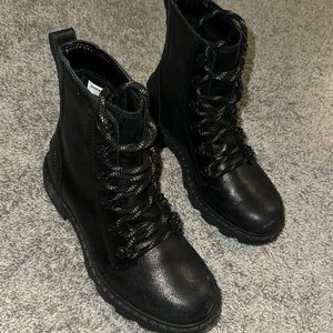 sorel lennox lace rouge combat boot